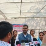 सारंगढ़ जनपद पंचायत के सामने धरना में बैठे जनपद पंचायत सदस्य जनपद पंचायत में हाहाकार